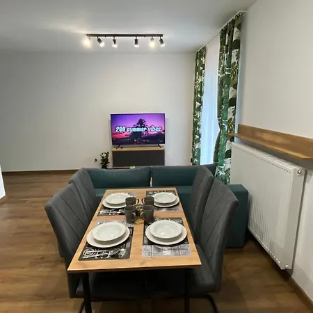 Em Apartment *