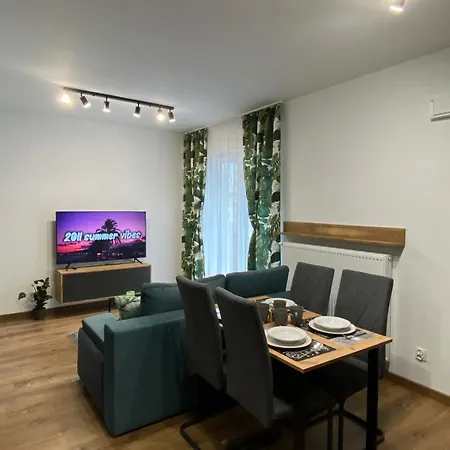 Em Apartment *