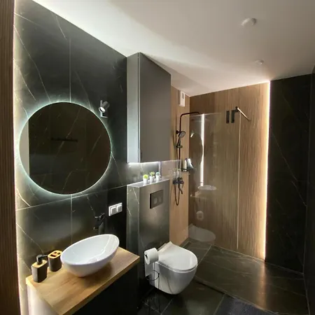 Apartment Em *