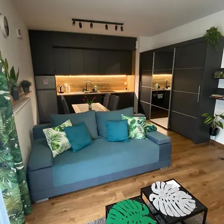 Em Apartment *